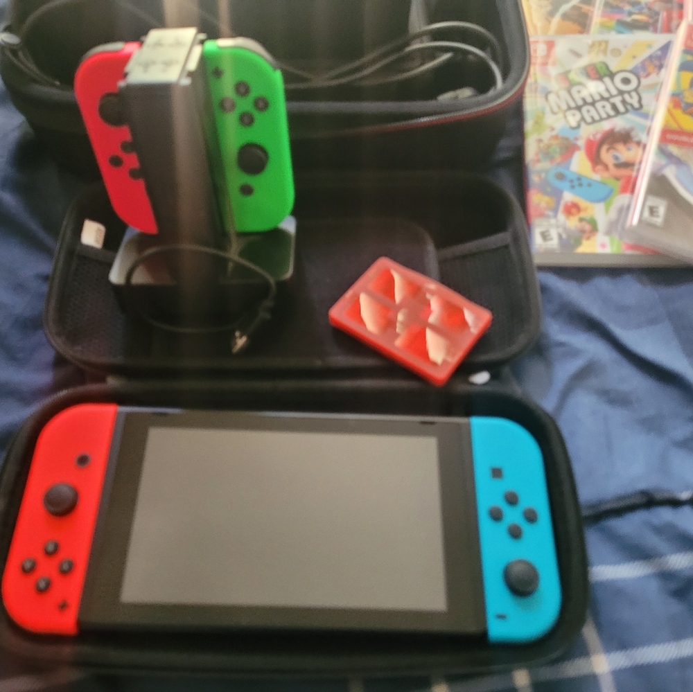 Nintendo Switch bundle - Picture 3 of 4